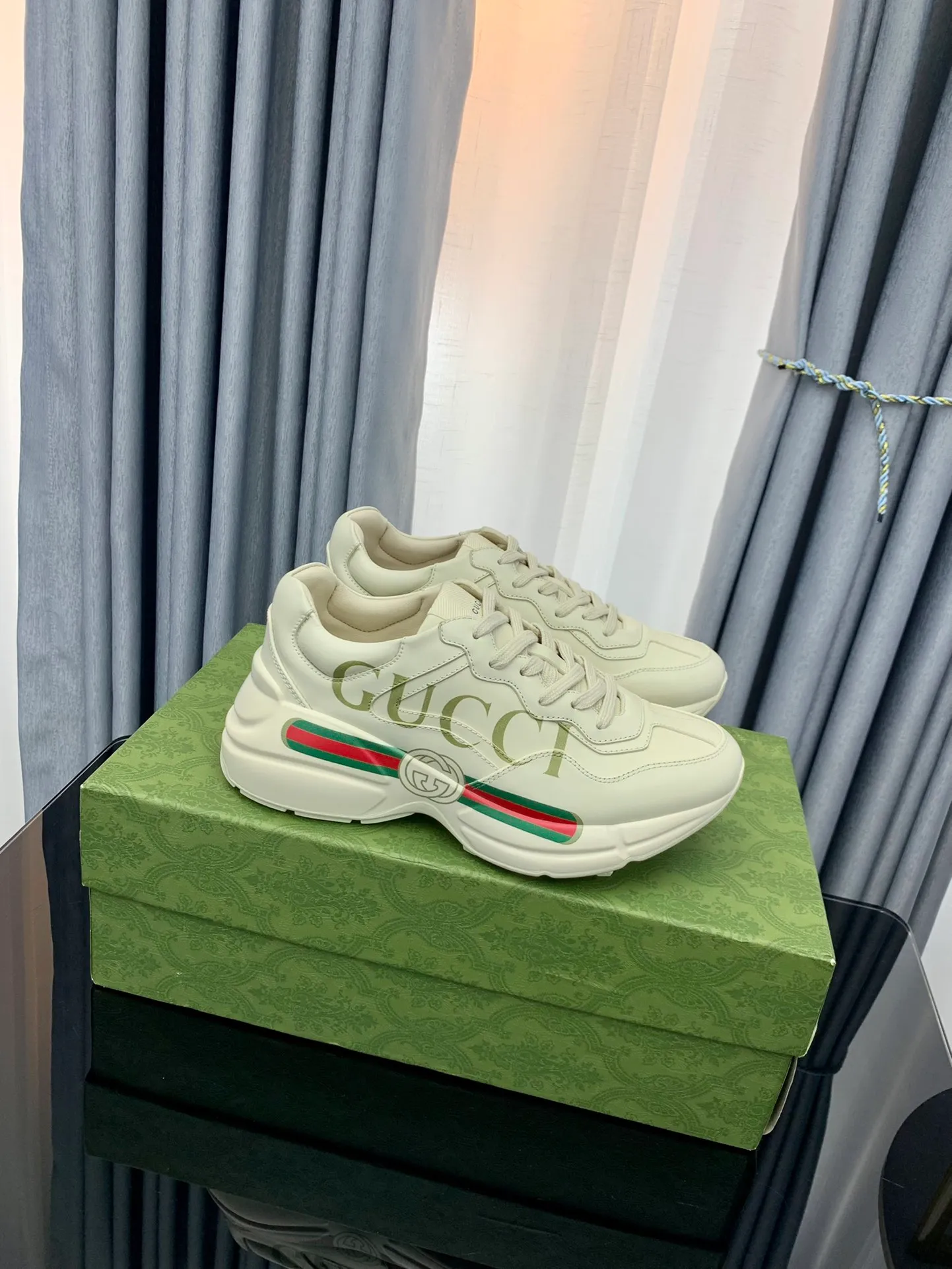 👟👟Ex-factory price 480👟👟 Women's shoes, women's clothing, Gucci dad shoes for couples, distressed leather horn-shaped retro jogging shoes. The Balenciaga grandpa trend has subsided and ushered in GUCCI dad shoes, the trend leader in the fashion industry. Original shoe mold opening, original last from Italian handmade foundry! [Gucci original dad shoes] Original surface: imported calfskin! Lining: Grade A hybrid lambskin! Outsole: The highest restoration sole T👟👟Ex-factory price U material plus wear-resistant foam (anti-wear cushioning) ivory leather processed with distressed effect The sole is 5cm high! The comfort level is excellent, killing all high-end versions on the market! Original logo outsole! 👣Size: Women’s size 35-40. Men's size 38-45. Women's heel with 🈚️logo! Men's heel with 🈶️logo!